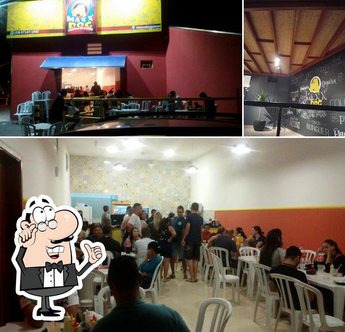 O interior do Maxx Dog Matão - Hambúrgueria e Dogueria