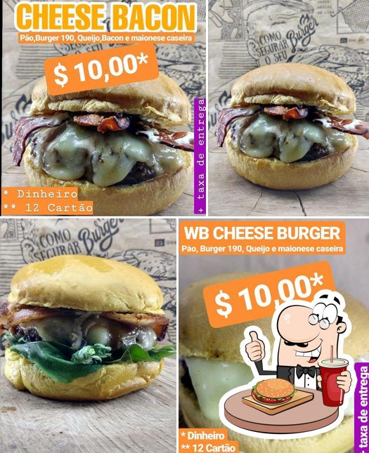 Delicie-se com um hambúrguer no West Burger Hamburgueria