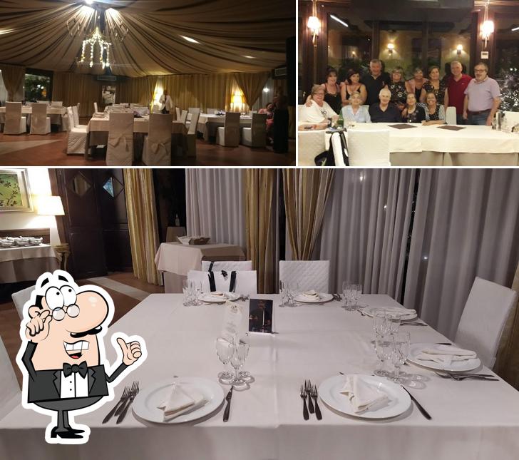 Siediti a un tavolo di Ristorante Sapore Divino