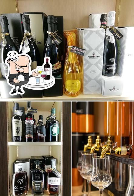 La Cantina di Bacco di Salvo e Rossana - Wine e Degustazioni serves alcohol