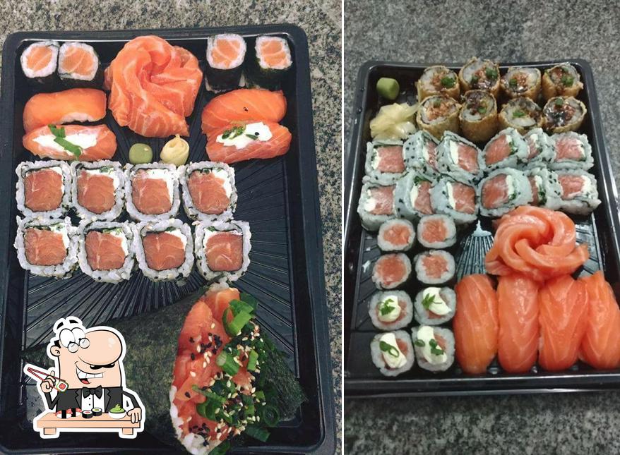 Rolos de sushi são disponibilizados no Casa do Sushi Lagoa Vermelha RS