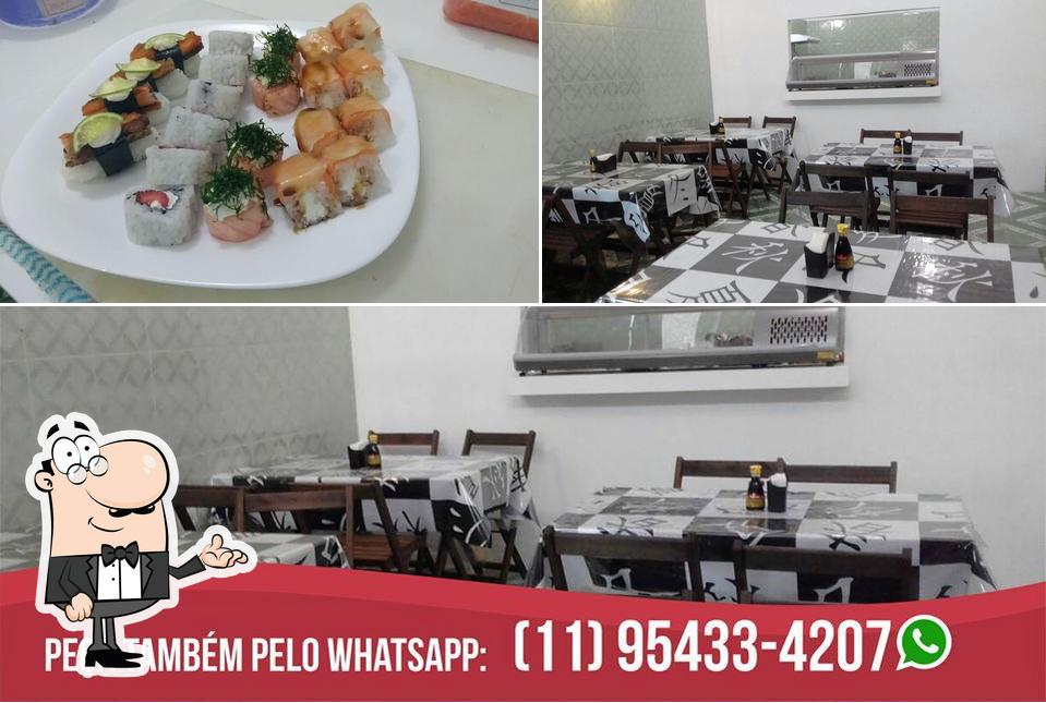 A imagem da interior e sushi no Fuji Sushi