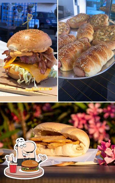 Prova un hamburger a Comè Sicilian Food