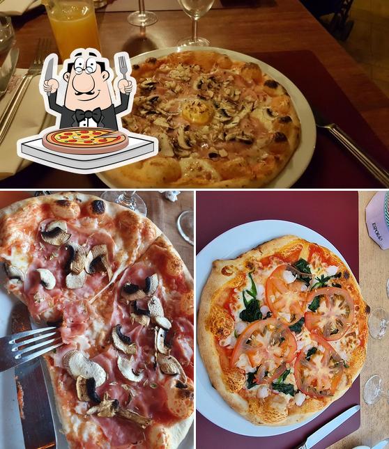 Order pizza at Vila de Italia