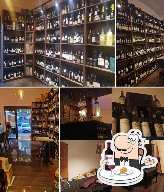 Ordina un bicchiere di vino a Enoteca 86