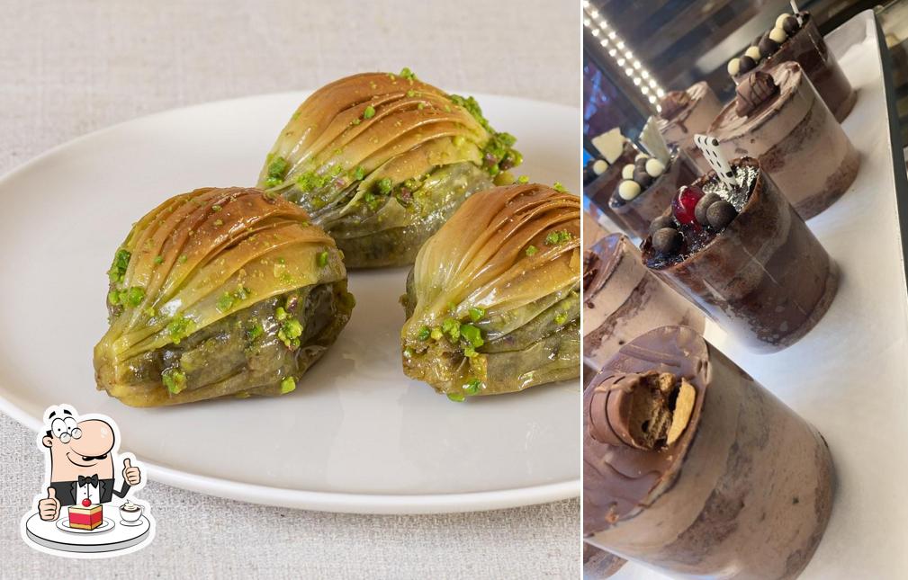 Öz Gaziantep Baklavaları & Bäckerei propose une éventail de desserts