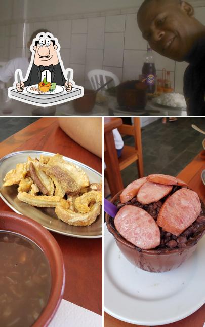 Entre diversos coisas, comida e interior podem ser encontrados no Renato Feijoadas