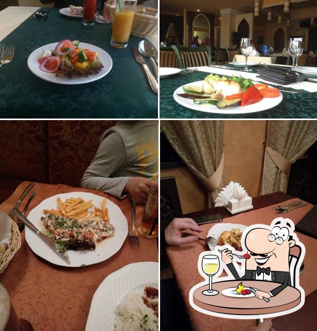 Фото, на котором видны еда и столики в Шафран