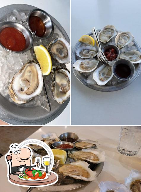 Try out seafood at Rappahannock Oyster Bar