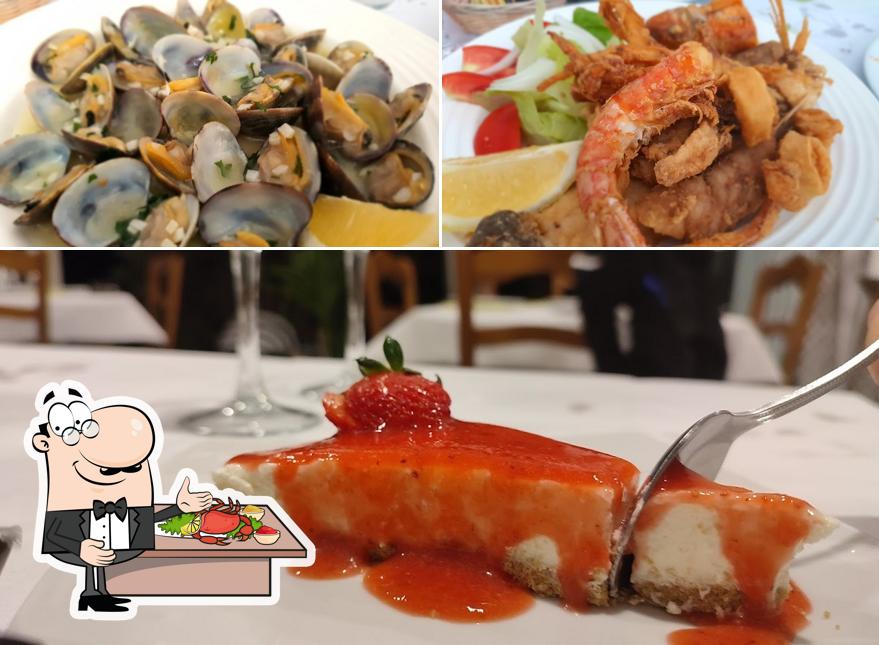 Order seafood at Restaurante El Albero