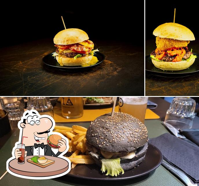 Ordina un hamburger a DHOP Bistrot di birra artigianale Arese