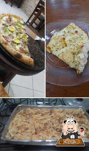 Peça diversos tipos de pizza