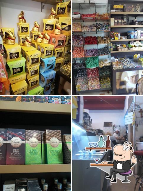 Questa è la immagine che mostra la interni e cibo di Bar La Siesta