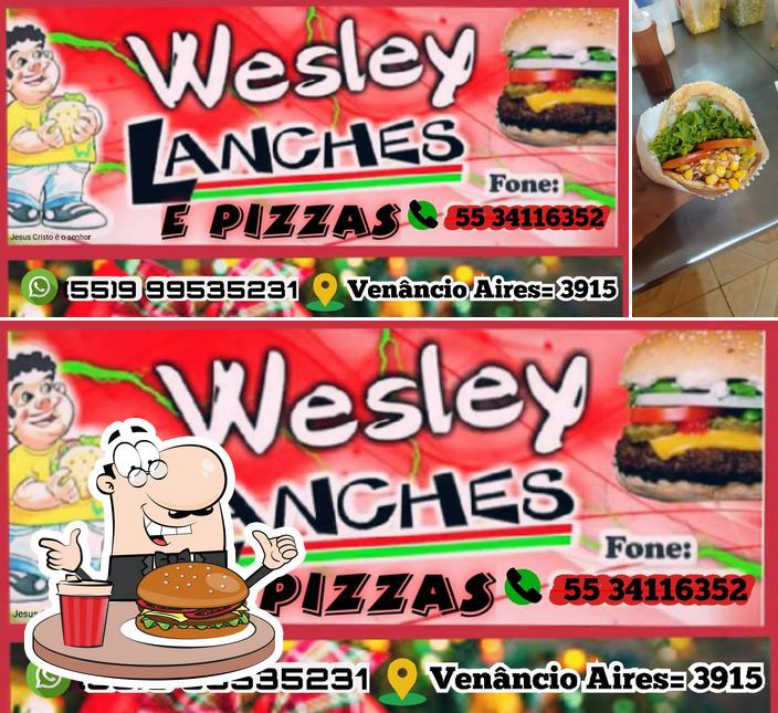 Os hambúrgueres do Wesley lanches e Pizzas irão satisfazer uma variedade de gostos