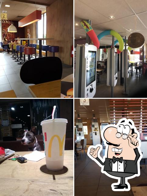 Installez-vous à l'une des tables de McDonald's