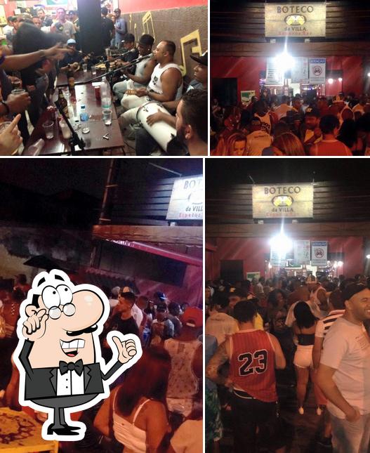 O Boteco da Vila Espetos Bar se destaca pelo interior e balcão de bar