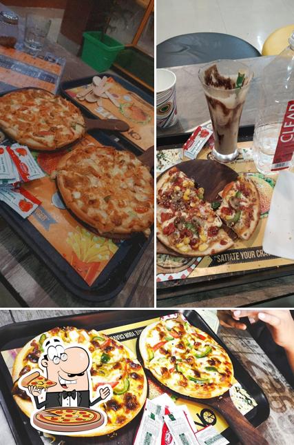 Pick pizza at One bite prayagraj