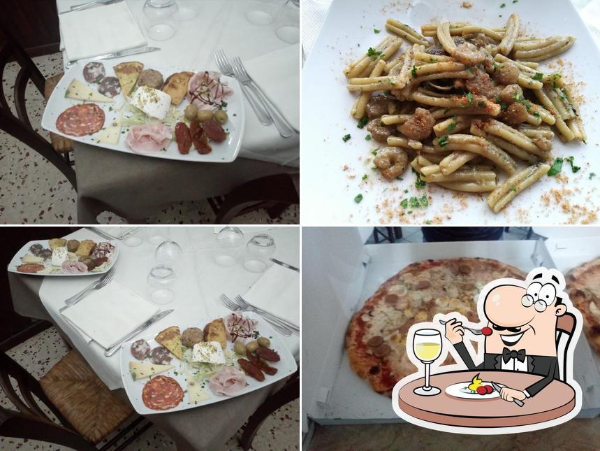 Platti al Pizzeria Trattoria La Piazzetta