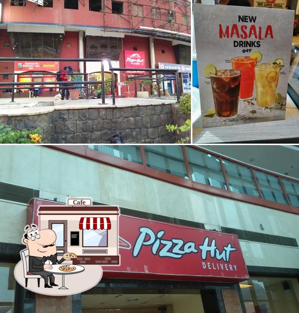 The picture of Pizza Hut Ansal Plaza, Delhi’s exterior and beverage