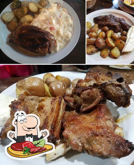 Try out meat meals at El Rincón de Claudia Vilte