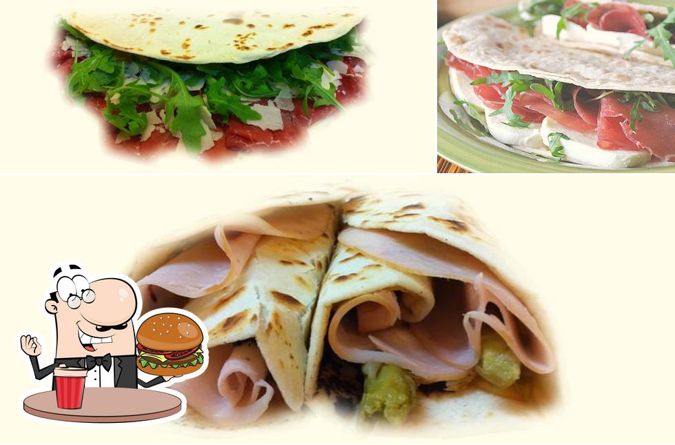 Ordina un hamburger a Piadineria Artigianale