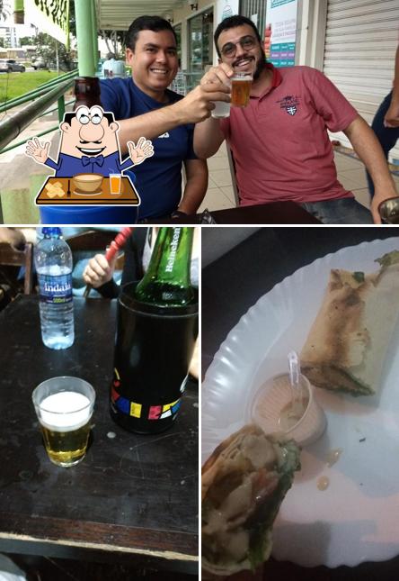 A imagem do Ganoush bar’s comida e cerveja