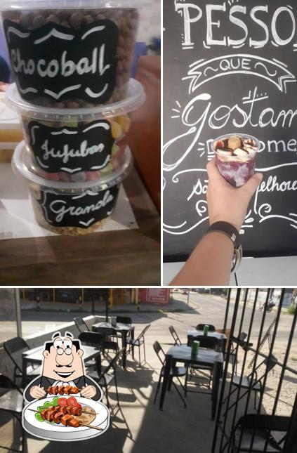 Entre diversos coisas, comida e interior podem ser encontrados no Grande Açaí