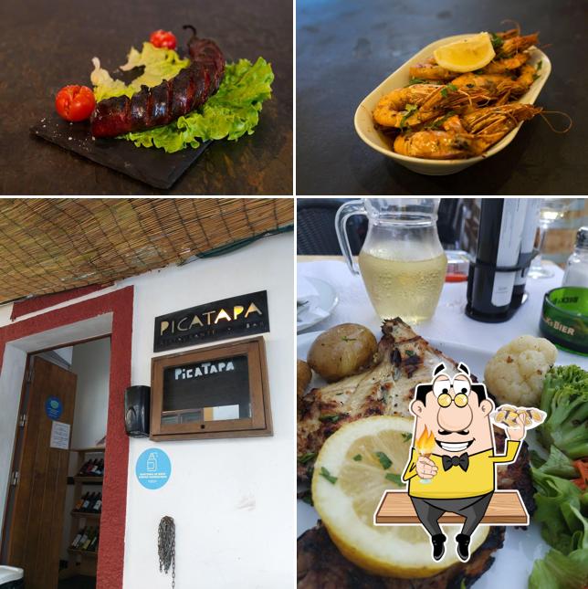 Try out seafood at Restaurante Bar Picatapa