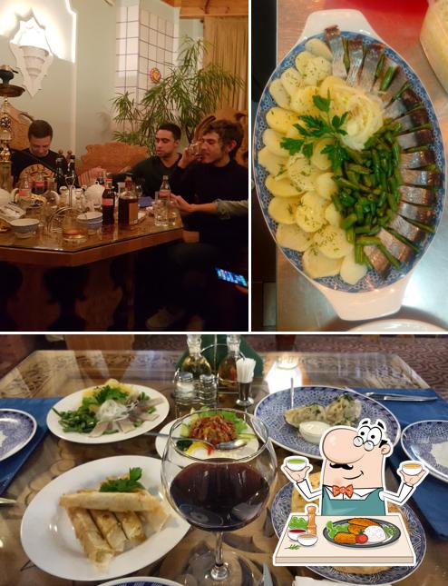 Взгляните на это фото, где видны еда и барная стойка в Граф Орлов & Визирь Махалля