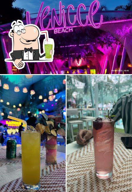 Desfrute de um drinque no Venicce Beach: Happy Hour, Música, Esportes, Feijoada, Sushi, Drinks Brasília