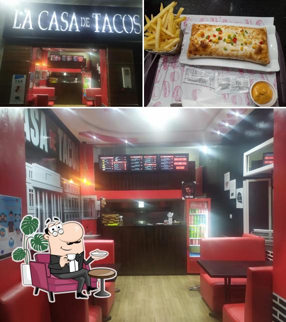 L’image de la intérieur et nourriture concernant La Casa de Tacos