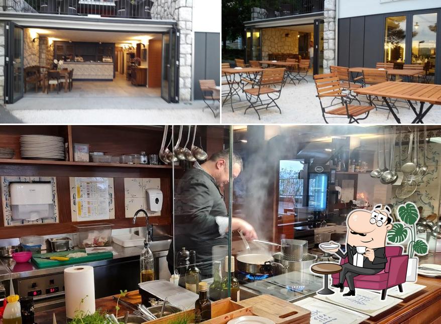 Siediti a un tavolo di Restaurant Dida Crikvenica***