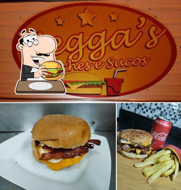 Experimente um hambúrguer no Megga's Lanches e Sucos