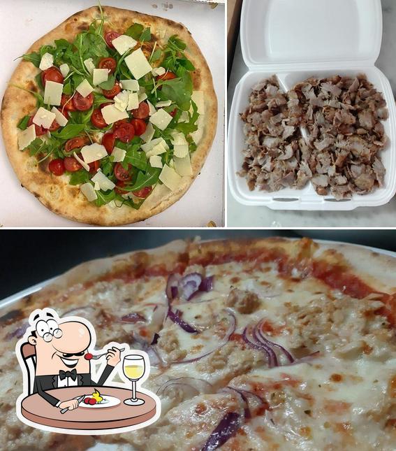 Cibo al Pizzeria Kebab Mezza Luna Casorate Primo