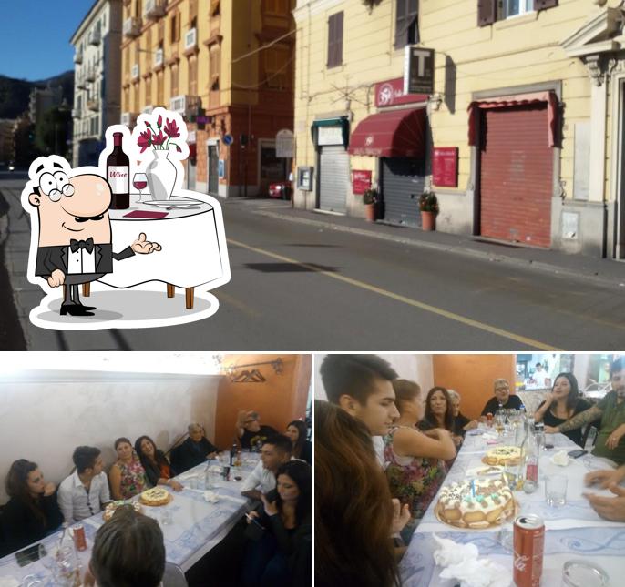 Tra le diverse cose da Ti piacerà! si possono trovare la tavolo da pranzo e esterno