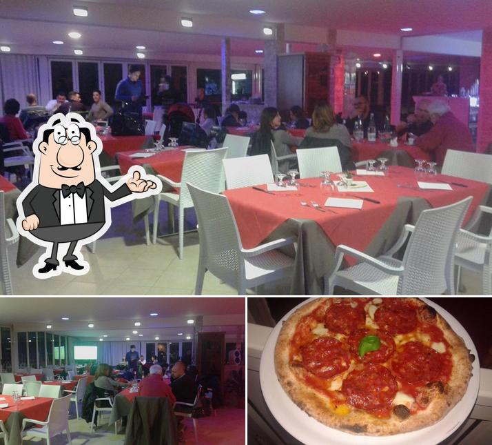 Voici la photo indiquant la intérieur et pizza sur Lido Luna Rossa