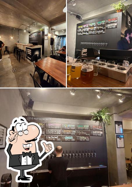 O interior do East Zone Tap Room