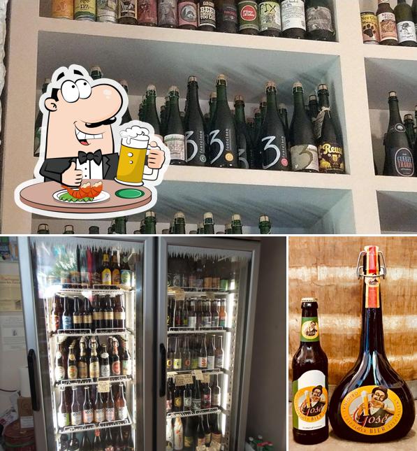 Puoi prenderti un rinfrescante bicchiere di birra chiara o scura