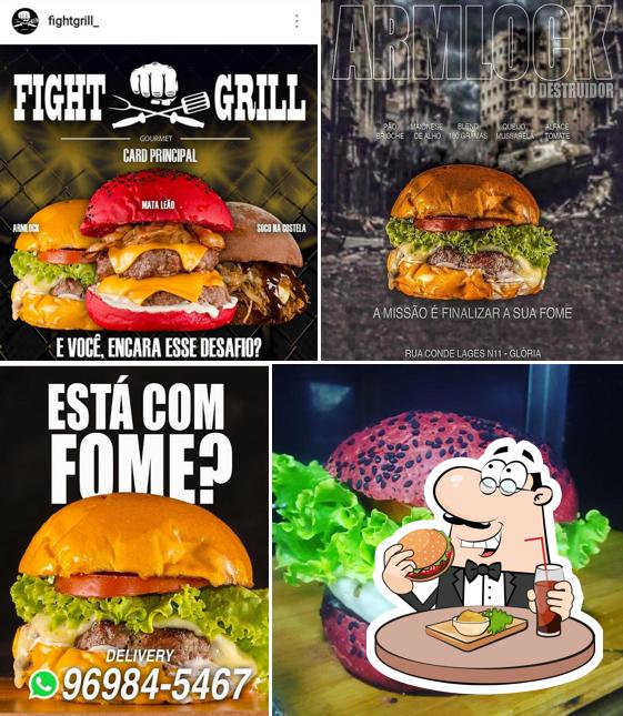 Delicie-se com um hambúrguer no Fight Grill