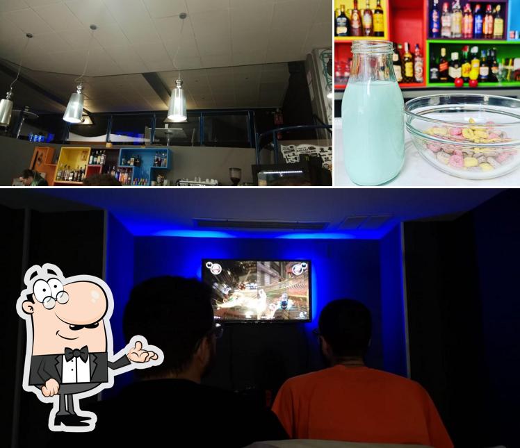 Las fotos de interior y alcohol en One Up eSports Bar