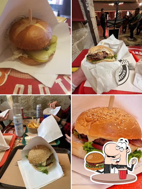 Gustati uno dei tipi di hamburger disponibili a Take Away DUBROVNIK