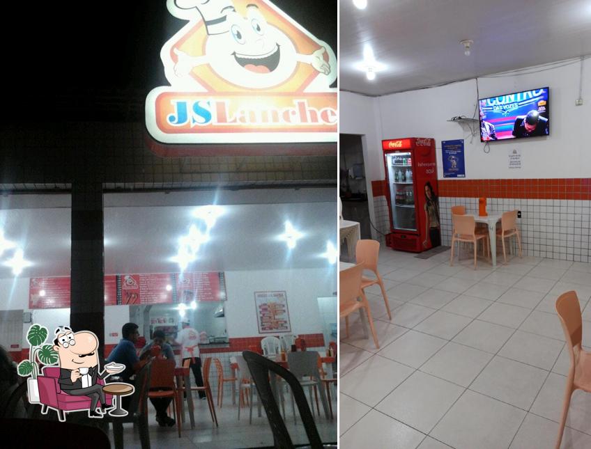 O interior do JS LANCHES