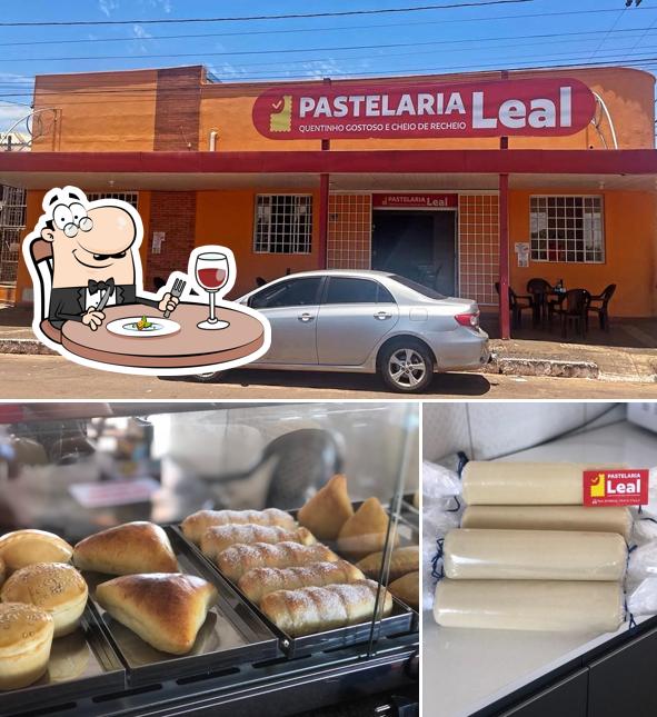 A imagem da comida e exterior no PASTELARIA LEAL