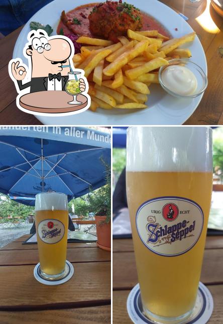 Parmi les diverses choses de la boire et la nourriture, une personne peut trouver sur Zum guten Ruf - Gasthaus & Biergarten