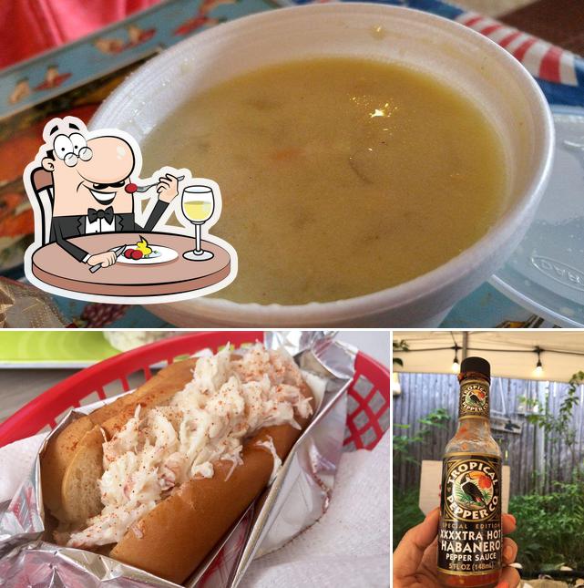 Фотография, на которой видны еда и пиво в Scarborough Fish & Lobster