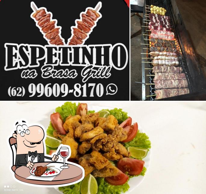 Escolha refeições de carne no Espetinho na brasa grill