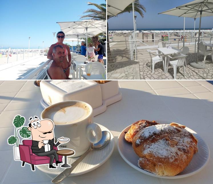 Spiaggia Marina di Nico si caratterizza per la interni e cibo