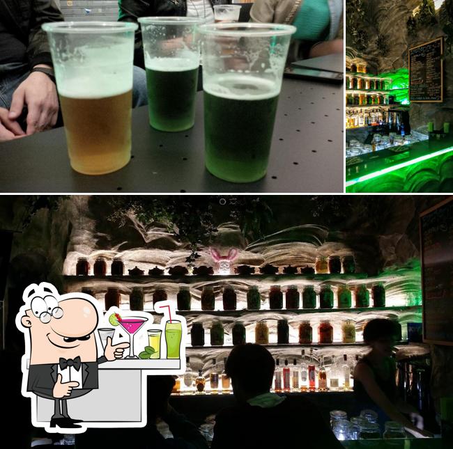 La foto di bancone da bar e birra da Clorophilla Cocktail Bar