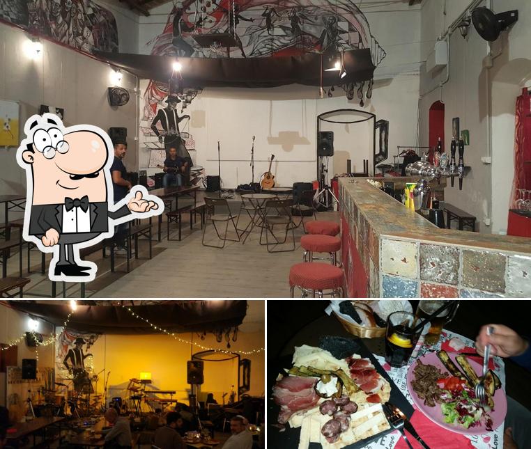 Tra le diverse cose da Jester Club si possono trovare la interni e cibo