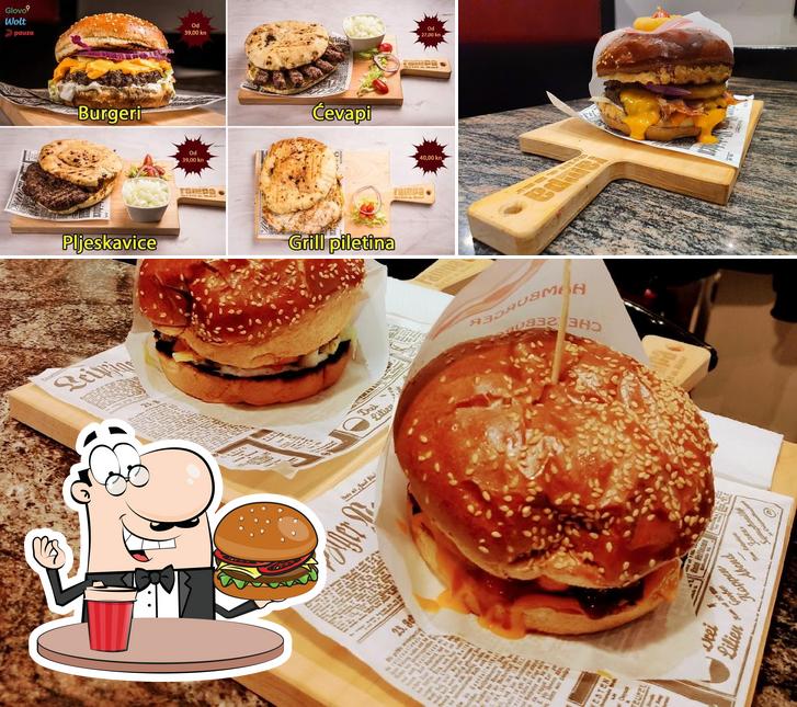 Ordina uno dei tipi di hamburger proposti a Rampa Grill & Bar